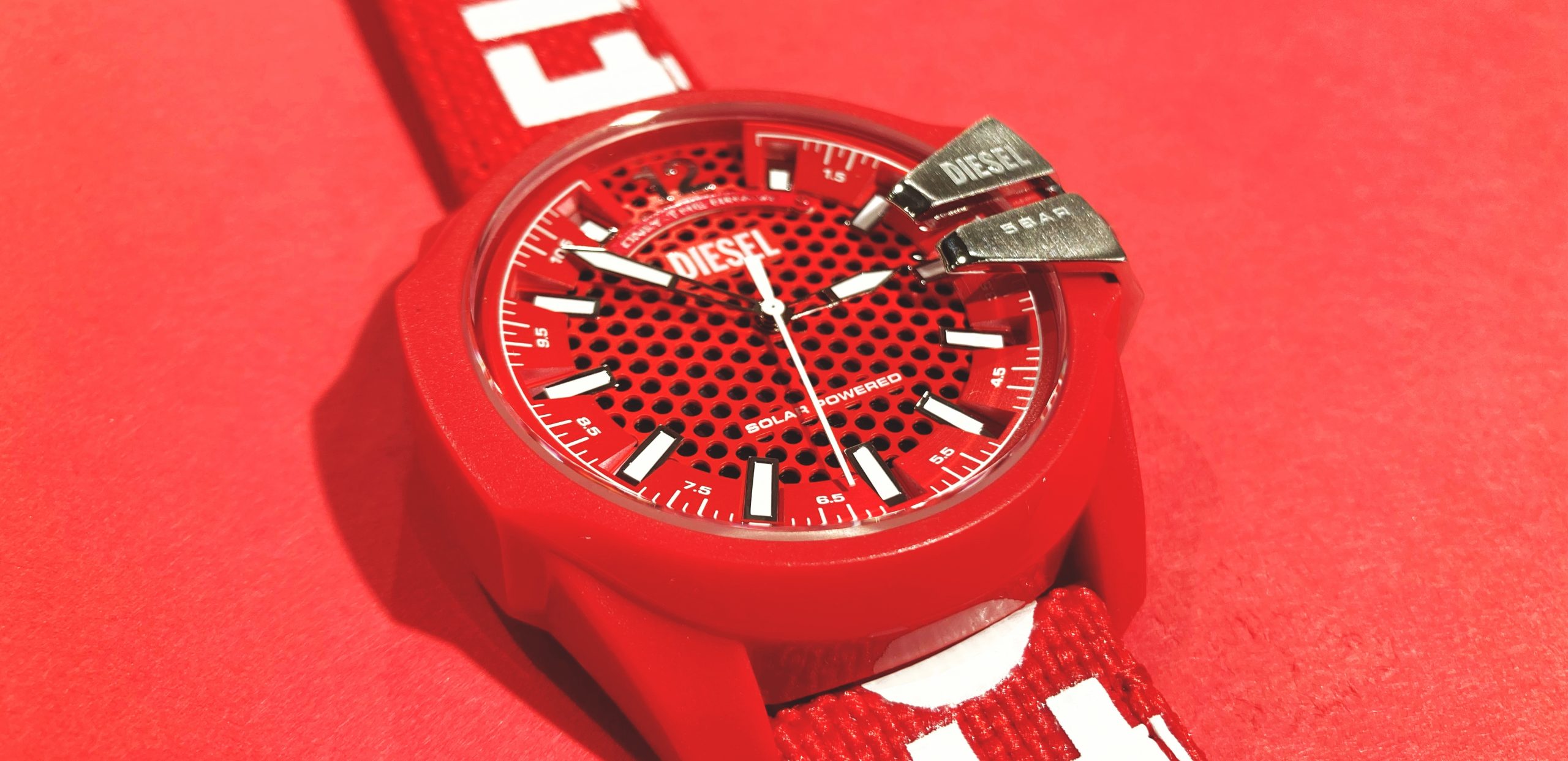 【人気モデル】DIESEL ☆ 腕時計 デジタル レッドカラー クラッシャー Amazon.co.jp: [ディーゼル] 腕時計 CRUSHER クラッシャー